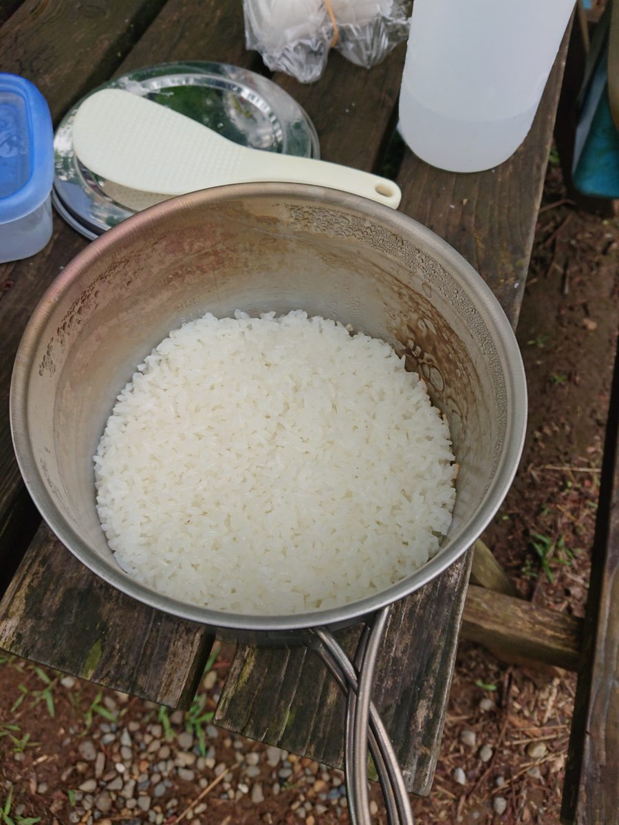 キャンプ 白飯