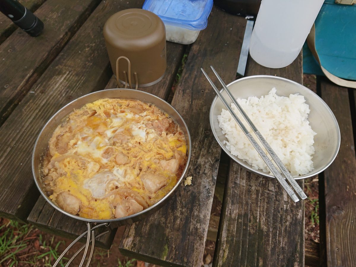 キャンプ 親子丼
